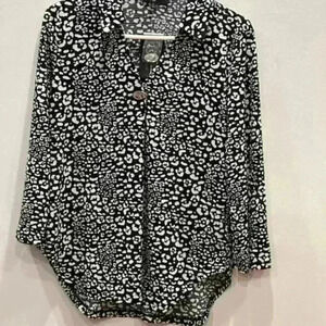 NWT!  FRED DAVID Ladies Leopard Print Black/White Blouse/Tunic Top Size Medium